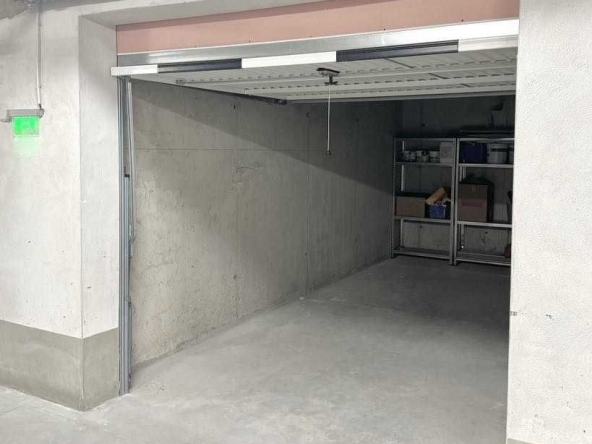 Дава се под наем Гараж / Паркомясто в София, Овча купел 2 - 20 кв.м за 127 € - Снимка #1