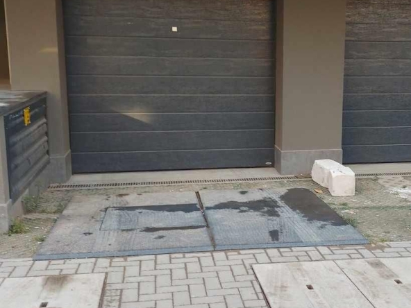 Дава се под наем Гараж / Паркомясто в София, Витоша - 14 кв.м за 120 € - Снимка #1