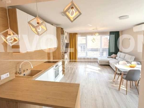 Дава се под наем Тристаен апартамент в Варна, Гръцка махала - 120 кв.м за 698.19 € - Снимка #1