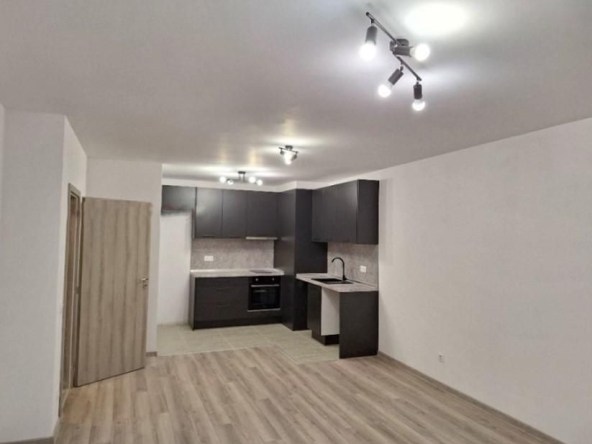 Дава се под наем Двустаен апартамент в София, Зона Б-5 - 101 кв.м за 549 € - Снимка #1