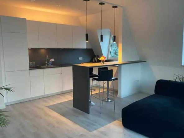 Дава се под наем Тристаен апартамент в Пловдив, Кършияка - 85 кв.м за 335 € - Снимка #1