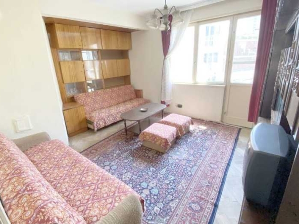 Дава се под наем Едностаен апартамент в Бургас, Център - 50 кв.м за 153 € - Снимка #1