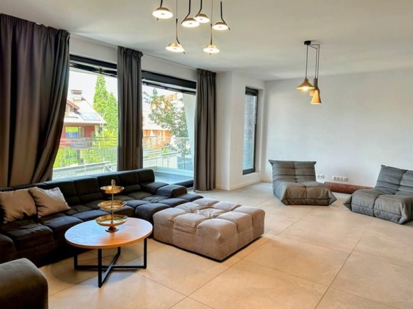 Дава се под наем Къща в София, Бояна - 421 кв.м за 3500 € - Снимка #1