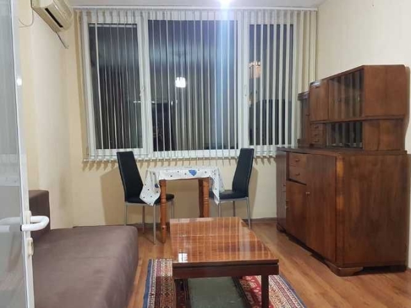 Дава се под наем Двустаен апартамент в Бургас, Център - 55 кв.м за 175 € - Снимка #1