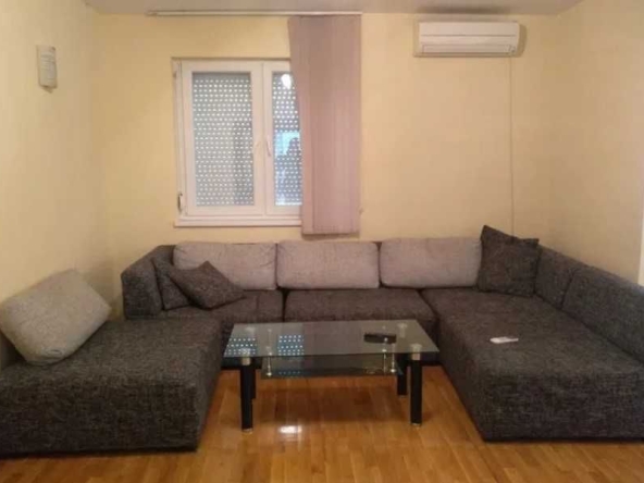 Дава се под наем Тристаен апартамент в Пловдив, Коматево - 88 кв.м за 428.4 € - Снимка #1