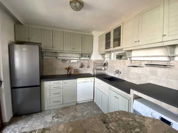 Дава се под наем Четиристаен апартамент в Пловдив, Христо Смирненски - 120 кв.м за 800 € - Снимка #1