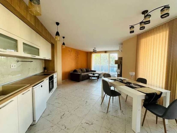 Дава се под наем Тристаен апартамент в Пловдив, Христо Смирненски - 110 кв.м за 750 € - Снимка #1