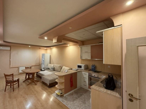 Дава се под наем Тристаен апартамент в София, Дружба 2 - 96 кв.м за 746.64 € - Снимка #1
