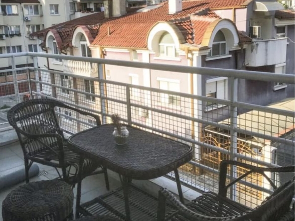 Дава се под наем Двустаен апартамент в Шумен, Център - 70 кв.м за 280.5 € - Снимка #1