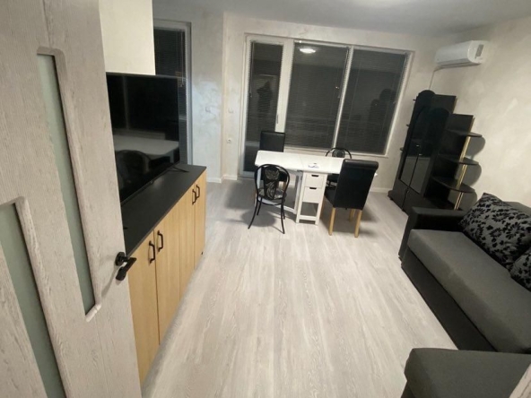 Дава се под наем Двустаен апартамент в Варна, Център - 80 кв.м за 575 € - Снимка #1