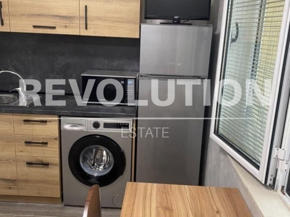 Дава се под наем Едностаен апартамент в Варна, Червен площад - 30 кв.м за 325 € - Снимка #1