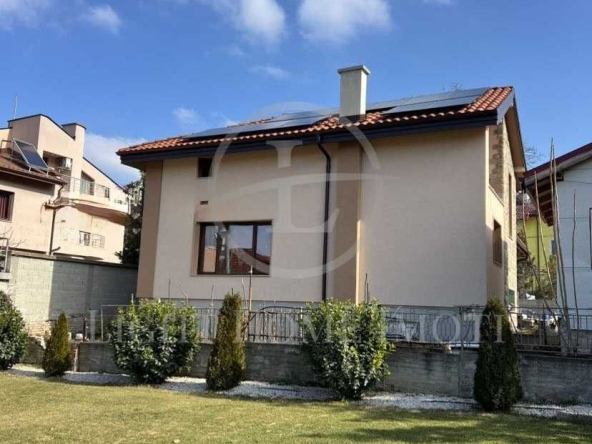 Къща в с. Марково, Област Пловдив - 334 кв.м за 1069 €/кв.м - Снимка #1