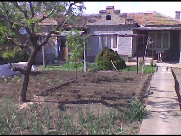 Къща в Девня - 1360 кв.м за 15 €/кв.м - Снимка #1