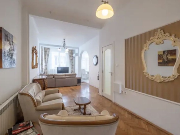 Дава се под наем Тристаен апартамент в София, Център - 120 кв.м за 1495.83 € - Снимка #1