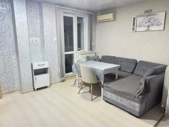 Дава се под наем Двустаен апартамент в Русе, Център - 55 кв.м за 382.5 € - Снимка #1