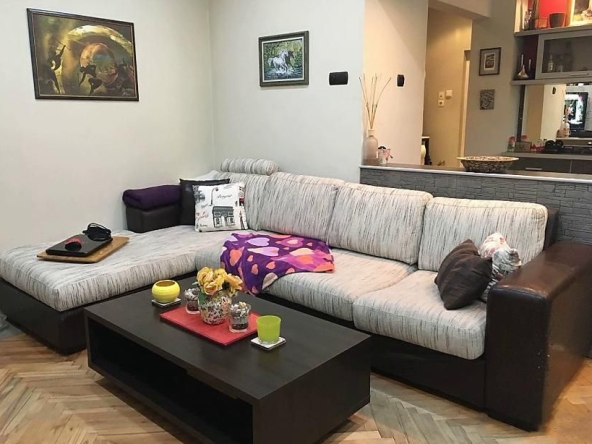 Дава се под наем Двустаен апартамент в Пловдив, Център - 60 кв.м за 400 € - Снимка #1