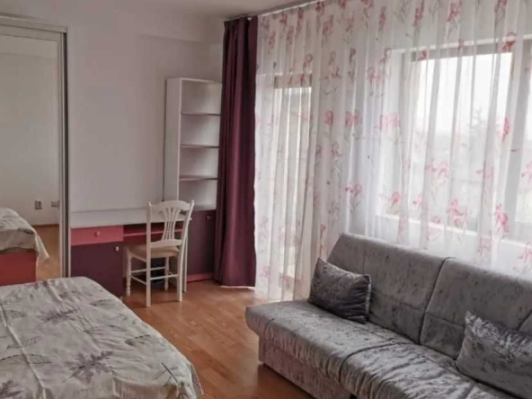 Дава се под наем Едностаен апартамент в Пловдив, Център - 28 кв.м за 117.3 € - Снимка #1