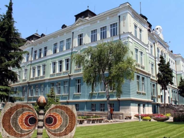 Дава се под наем Заведение в Варна, Център - 48 кв.м за 2000 € - Снимка #1