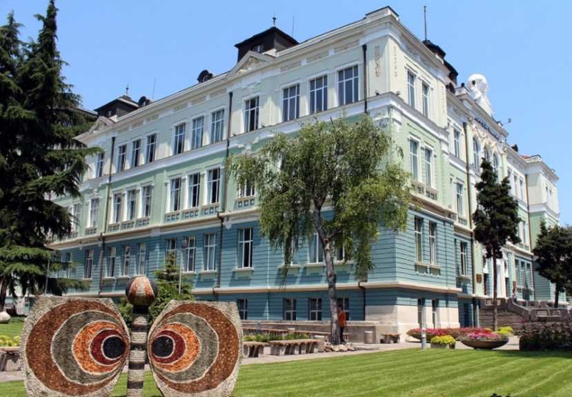Дава се под наем Заведение в Варна, Център - 48 кв.м за 2000 € - Снимка #1
