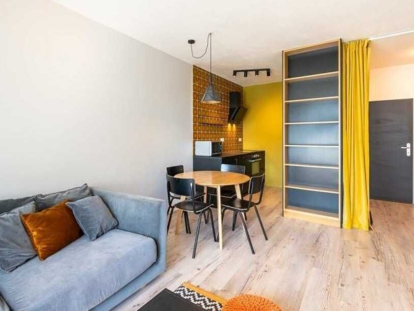 Дава се под наем Тристаен апартамент в Пловдив, Тракия - 88 кв.м за 408 € - Снимка #1