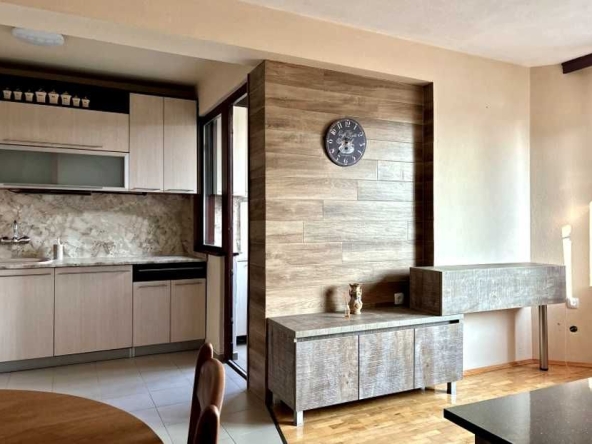 Дава се под наем Тристаен апартамент в Пловдив, Южен - 100 кв.м за 425 € - Снимка #1