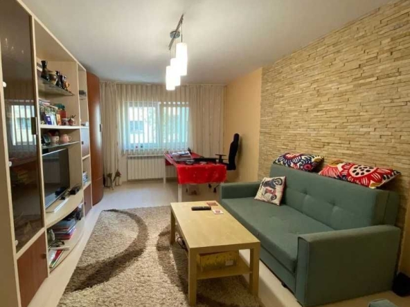 Дава се под наем Едностаен апартамент в Бургас, Център - 42 кв.м за 204 € - Снимка #1