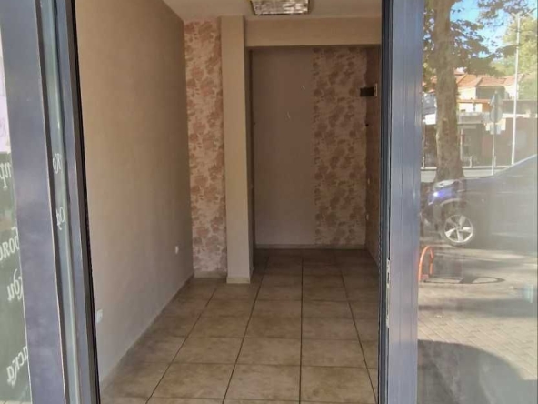 Дава се под наем Магазин в Карлово - 22 кв.м за 255 € - Снимка #1