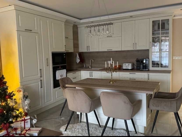 Тристаен апартамент в Казанлък - 105 кв.м за 1214 €/кв.м - Снимка #1