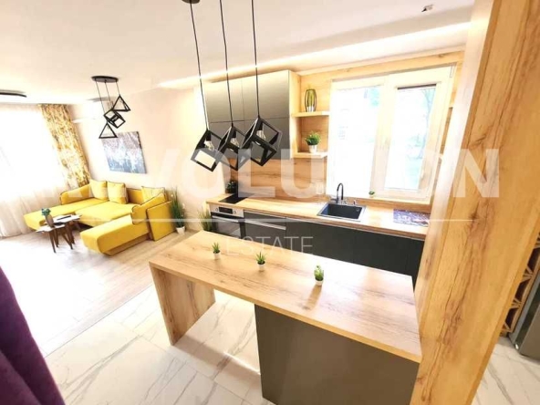 Дава се под наем Тристаен апартамент в Варна, Нептун - 100 кв.м за 797.64 € - Снимка #1