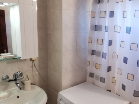 Дава се под наем Етаж от къща в с. Дуранкулак, Област Добрич - 120 кв.м за 51 € - Снимка #1