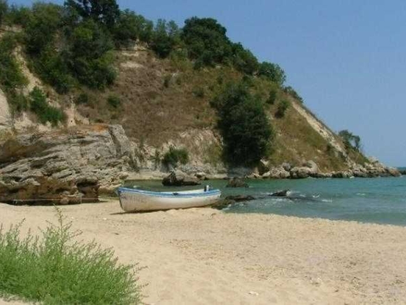 Парцел в с. Емона, Област Бургас - 3600 кв.м за 60 €/кв.м - Снимка #1