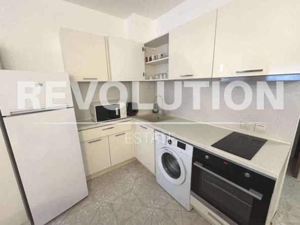 Дава се под наем Едностаен апартамент в к.к. Св.Св. Константин и Елена - 30 кв.м за 375 € - Снимка #1