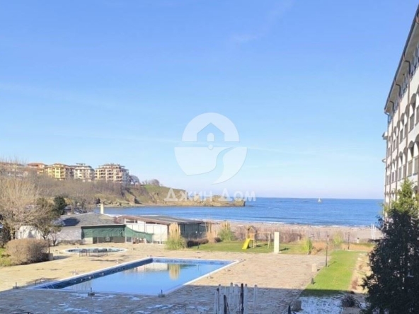 Двустаен апартамент в Царево - 72 кв.м за 702 €/кв.м - Снимка #1