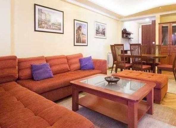 Дава се под наем Двустаен апартамент в Бургас, Център - 55 кв.м за 204 € - Снимка #1
