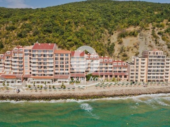 Тристаен апартамент в к.к. Елените - 105 кв.м за 1524 €/кв.м - Снимка #1