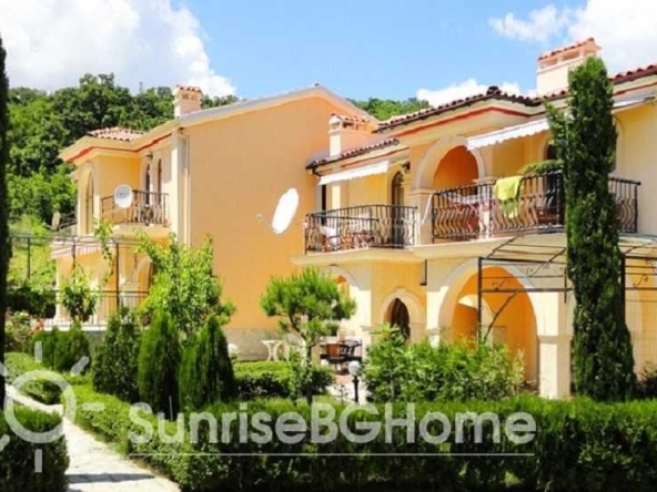 Двустаен апартамент в к.к. Елените - 74 кв.м за 1014 €/кв.м - Снимка #1