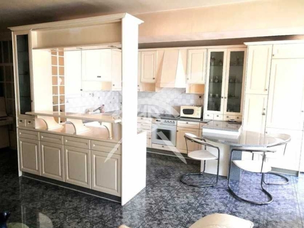 Дава се под наем Двустаен апартамент в Пловдив, Кючук Париж - 91 кв.м за 122689.17 € - Снимка #1