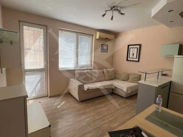 Дава се под наем Двустаен апартамент в Варна, Колхозен пазар - 50 кв.м за 350 € - Снимка #1