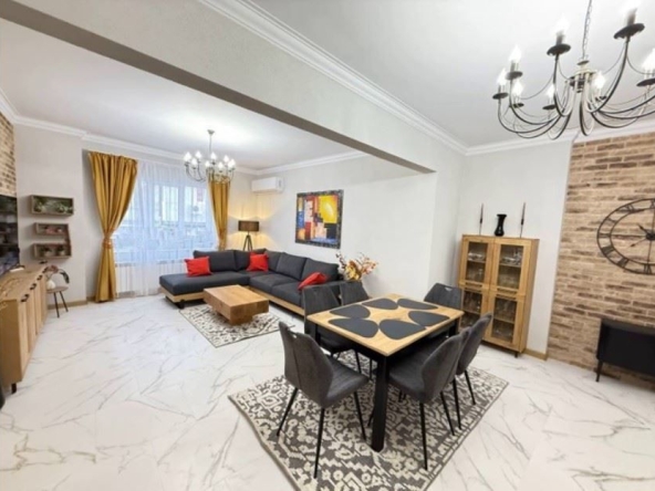 Дава се под наем Тристаен апартамент в София, Център - 120 кв.м за 1993.59 € - Снимка #1