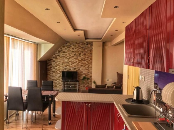 Дава се под наем Тристаен апартамент в Пловдив, Кършияка - 100 кв.м за 500 € - Снимка #1