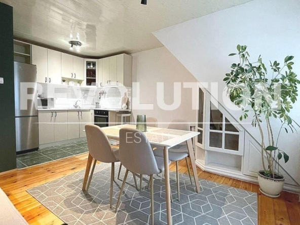 Дава се под наем Тристаен апартамент в Варна, Левски - 70 кв.м за 750 € - Снимка #1