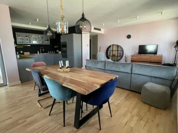 Дава се под наем Тристаен апартамент в Пловдив, Център - 84 кв.м за 280.5 € - Снимка #1