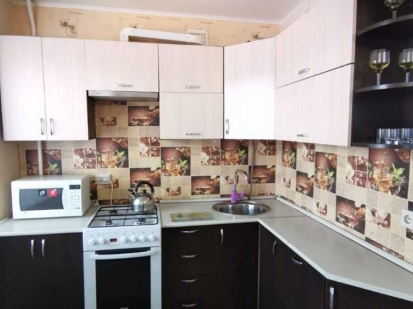 Дава се под наем Тристаен апартамент в Пловдив, Каменица 1 - 89 кв.м за 224.4 € - Снимка #1