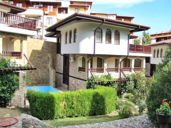 Къща в Свети Влас - 250 кв.м за 1112 €/кв.м - Снимка #1