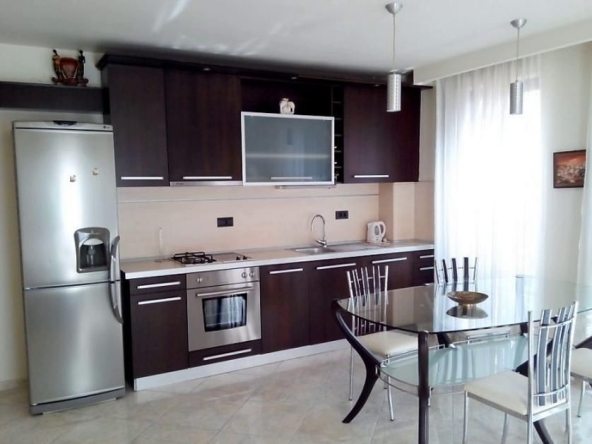 Дава се под наем Тристаен апартамент в Пловдив, Кършияка - 80 кв.м за 450 € - Снимка #1