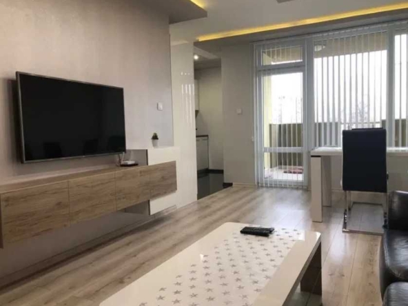 Дава се под наем Тристаен апартамент в Пловдив, Каменица 2 - 90 кв.м за 357 € - Снимка #1
