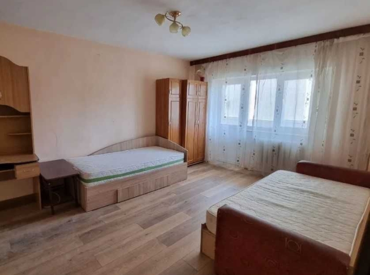 Дава се под наем Едностаен апартамент в Пловдив, Център - 25 кв.м за 127.5 € - Снимка #1