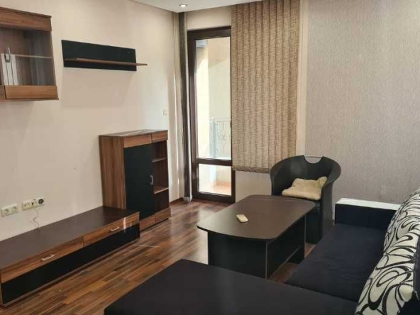 Дава се под наем Двустаен апартамент в Бургас, Център - 72 кв.м за 153 € - Снимка #1