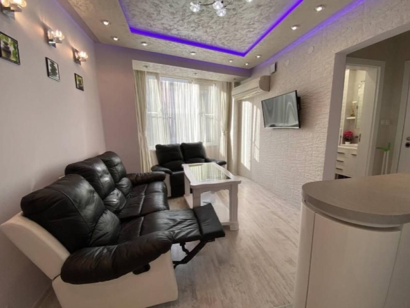 Дава се под наем Тристаен апартамент в Пловдив, Център - 70 кв.м за 561 € - Снимка #1