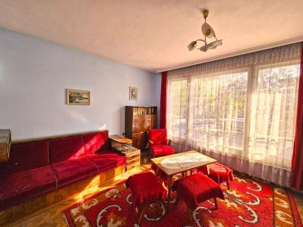 Тристаен апартамент в Бургас, Център - 88 кв.м за 1989 €/кв.м - Снимка #1